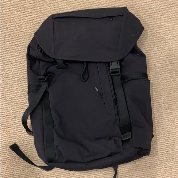 lululemon command the day backpack